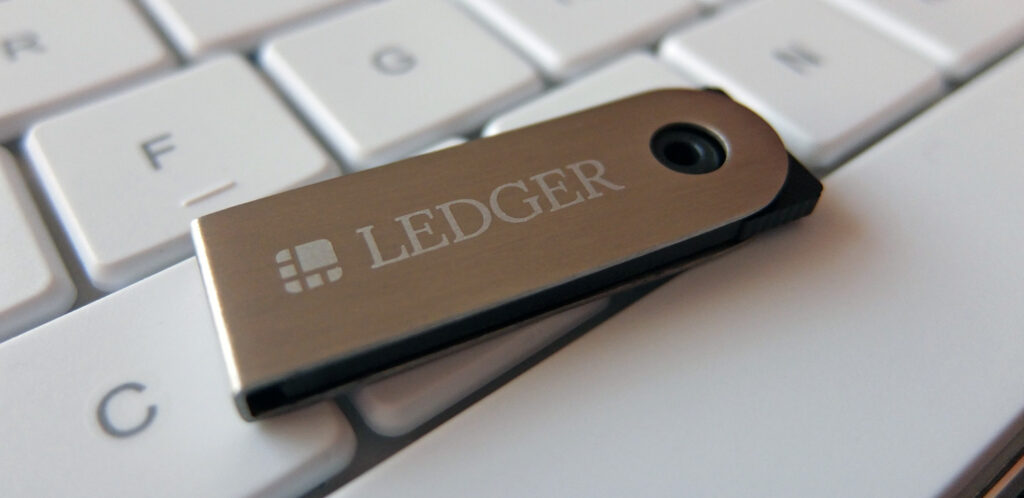 Ledger Nano S - ένα ασφαλές πορτοφόλι bitcoin υλικού
